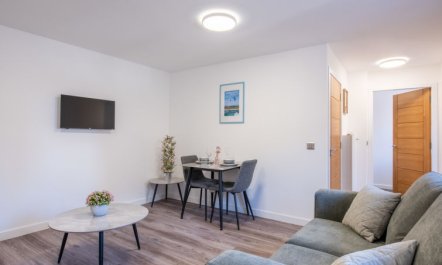 Harbour Nights Deluxe 7B 5