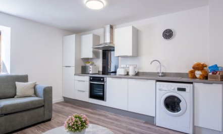 Harbour Nights Deluxe 7B 9