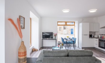 Harbour Nights Deluxe Number 12 7