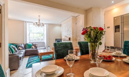 Tregony House 2 Bedrooms 2