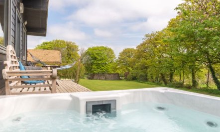 Lodge 6 - Hot Tub Lodge 1