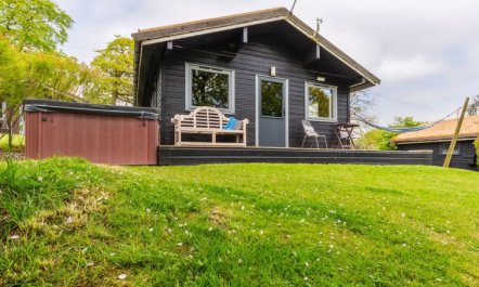 Lodge 6 - Hot Tub Lodge