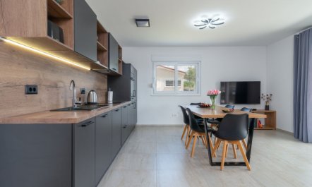 Ria with heated pool 7