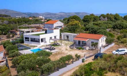 Ria with heated pool 5