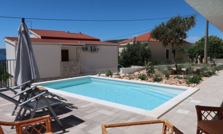 Viva-by the sea-garden & terraces