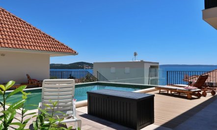 Viva-by the sea-panorama penthouse Apartment 3 4