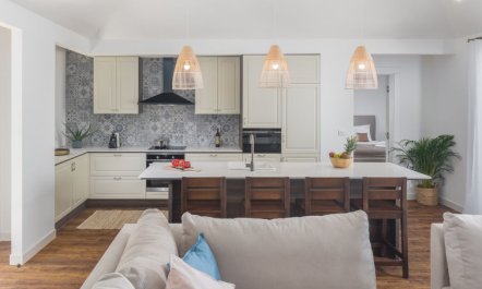 Luxury Beachside Villa Porto Bus 5