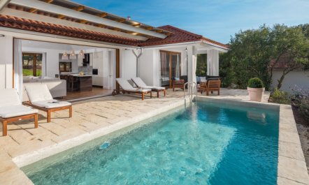 Luxury Beachside Villa Porto Bus 6