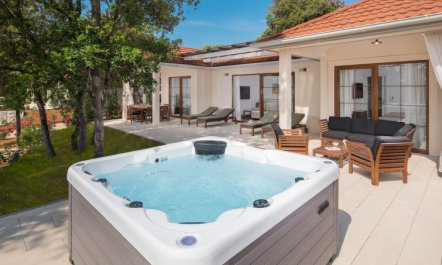 Luxury Bay Villa with private hot tub 6