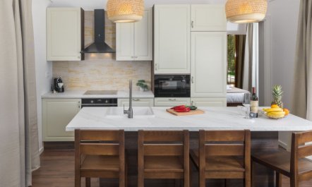 Luxury Bay Villa with private hot tub 3