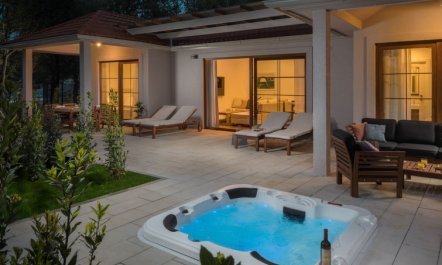 Luxury Bay Villa with private hot tub Villa 3 1