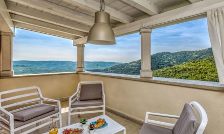 Villa Over the Hilltop 3