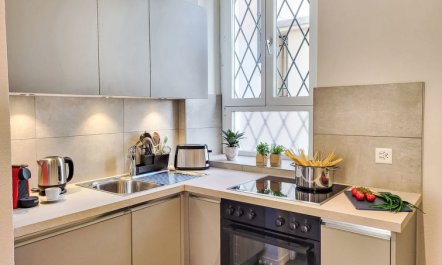 White Locarno Apt.1 6