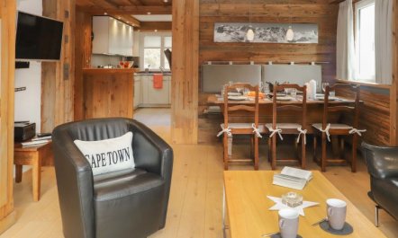 Dianthus Apartment 2 2