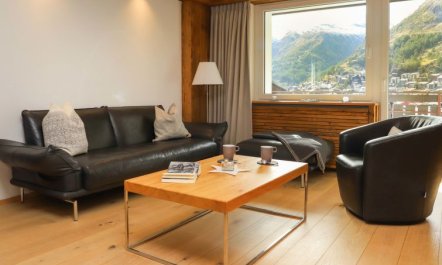 Dianthus Apartment 2 1