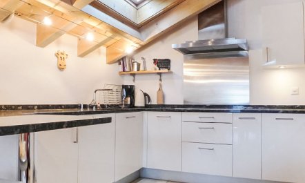 Aquila Apartment 2 4