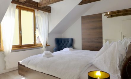 Henry's 202 Apartment 2 5