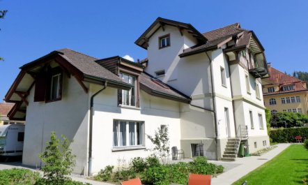 Henry's 202 Apartment 2