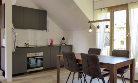 Henry's 202 Apartment 2 3