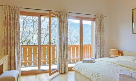 Racer's Retreat Apt.2 Apartment 5 3