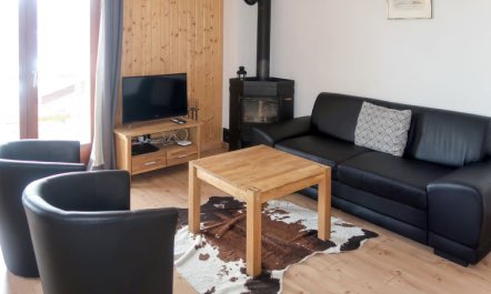 Fuchsia Apartment 2 7