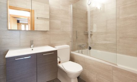 Fuchsia Apartment 2 4