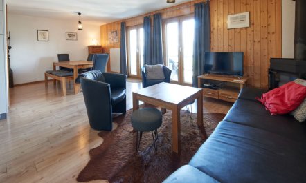 Fuchsia Apartment 2 1