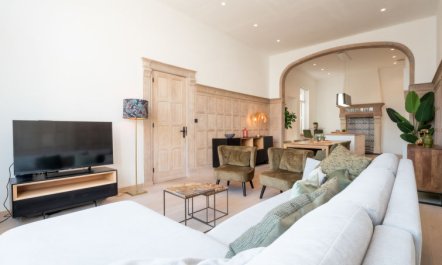 Historical and spacious 'La Tourelle I'