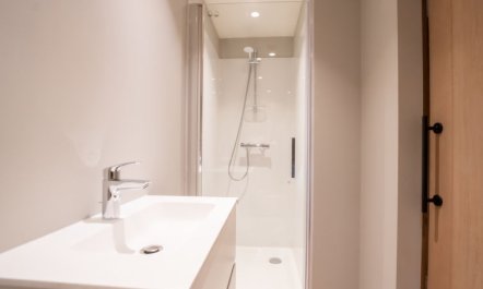 Huyze Ter Bercken with swimming pond 4