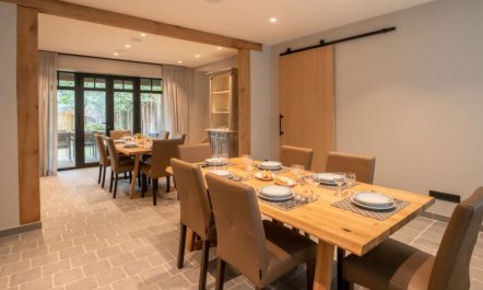 Huyze Ter Bercken with swimming pond 1