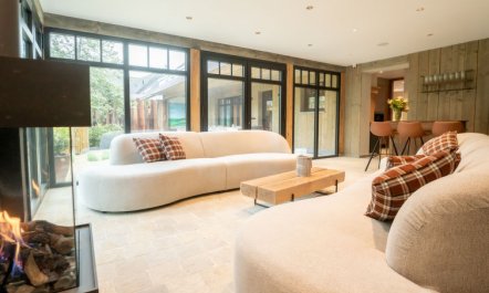 Huyze Ter Bercken with swimming pond