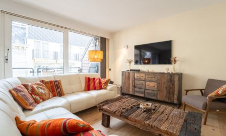 Searise with lateral sea view