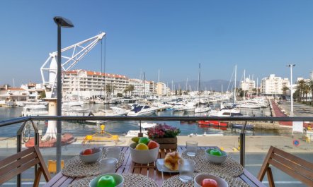 Del Port Apartment 4