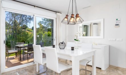 Los Naranjos Singles 5