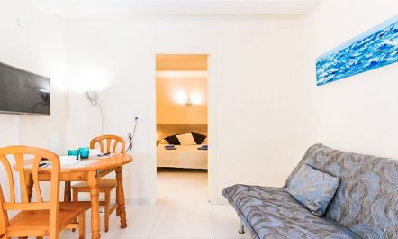 Velazquez Apartment 3 1