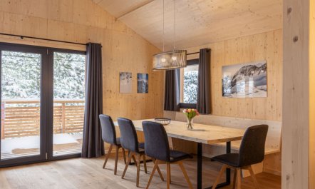 Superior Chalet mit Sprudelpool innen 7