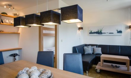 #8 mit Balkon Apartment 8 1