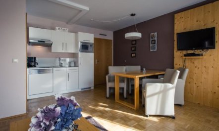 #6 mit Balkon Apartment 2 1