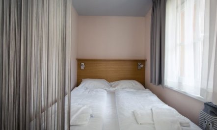 Studio #4 mit Balkon Apartment 4 3