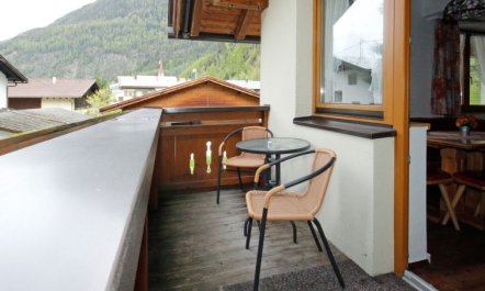 Falkner Apartment 9 4