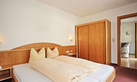 Handle Apartment 2 3