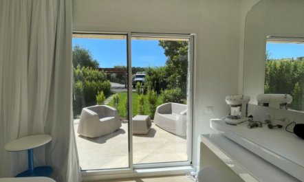 House Boat Small Holiday Home 2 7