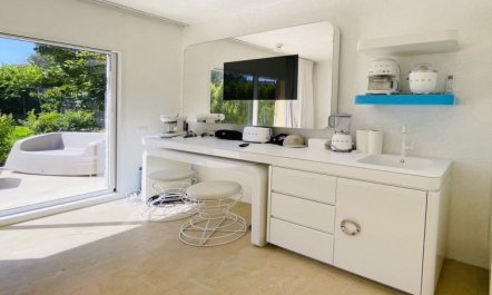 House Boat Small Holiday Home 2 4