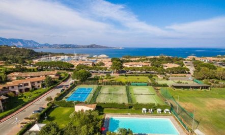 House Boat Small Holiday Home 2 2