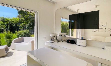 House Boat Small Holiday Home 2 6