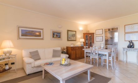 Acacia Apartment 8 6