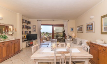 Acacia Apartment 8 4