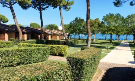 Front Lake Resort Le Corti del Lago 5