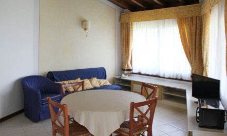 Front Lake Resort Le Corti del Lago 1