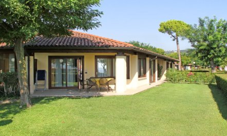 Front Lake Resort Le Corti del Lago Apartment 4